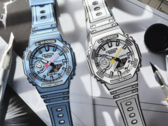 La serie Manga GA-2100MNG de Casio presenta dos relojes, uno en color azul y otro en blanco. (Fuente de la imagen: Casio)