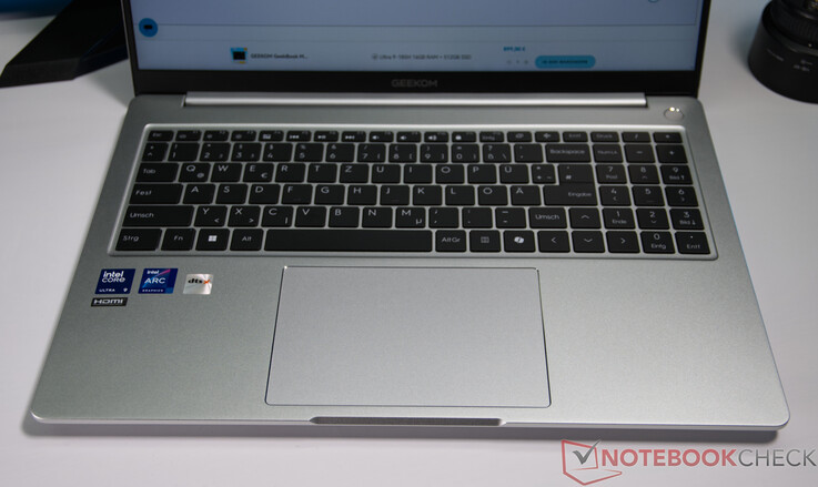 Dispositivos de entrada para el Geekom GeekBook M16