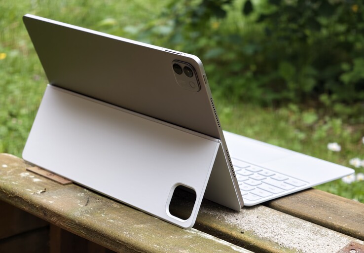 Honor MagicPad 4 con cubierta de teclado en la revisión