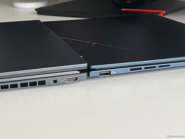 Zenbook Duo OLED (izquierda) frente a Zenbook 14 OLED (derecha)