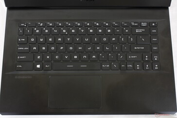 El teclado y el clickpad son idénticos a los del GE66, tanto en el tacto como en las dimensiones