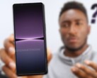 Habrá que ver si Sony escucha las sabias palabras de MKBHD y lanza el Xperia 1 V de forma más ordenada. (Fuente de la imagen: MKBHD/@OnLeaks - editado)