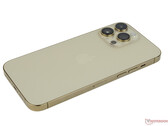 El iPhone 14 Pro Max tiene una duración de la batería ligeramente peor que su predecesor. (Fuente de la imagen: NotebookCheck)