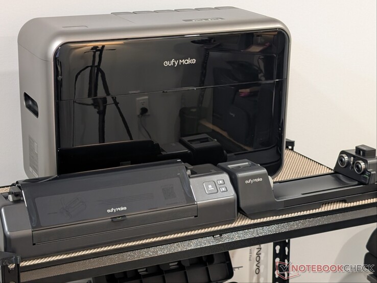 eufyMake E1 con laminadora y accesorio giratorio.