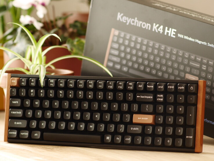 Teclado inalámbrico para juegos Keychron K4 HE. (Fuente de la imagen: Notebookcheck / Julian van der Merwe)