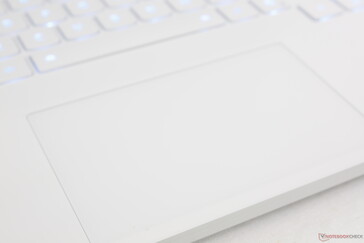 El clickpad es ruidoso y satisfactoriamente nítido al pulsarlo a pesar de su pequeña superficie