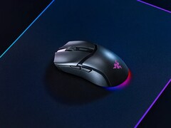 Ratón para juegos Razer Cobra HyperSpeed con iluminación RGB underglow. (Fuente de la imagen: Razer)