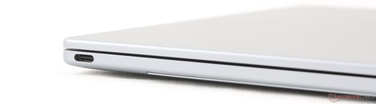 Izquierda: USB-C 3.2 Gen. 2 con DisplayPort 2.1 + Power Delivery