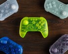 Los colores del 8BitDo 64 Bluetooth Controller Prototype Limited Edition tienen carcasas translúcidas.