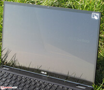 ZenBook al aire libre (tomado a la luz del sol)