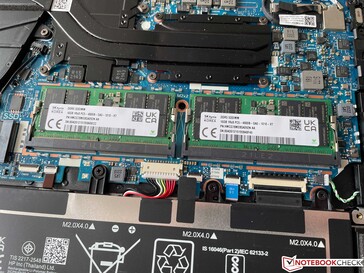 2x SO-DIMM bajo una cubierta adicional