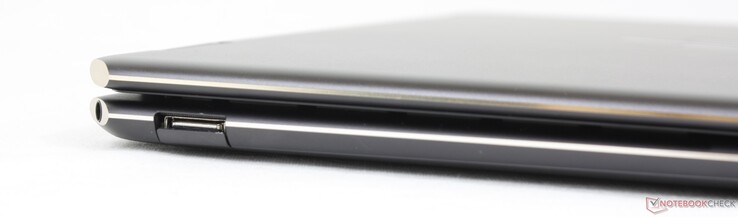 Izquierda: auriculares de 3,5 mm, USB-A 5 Gbps