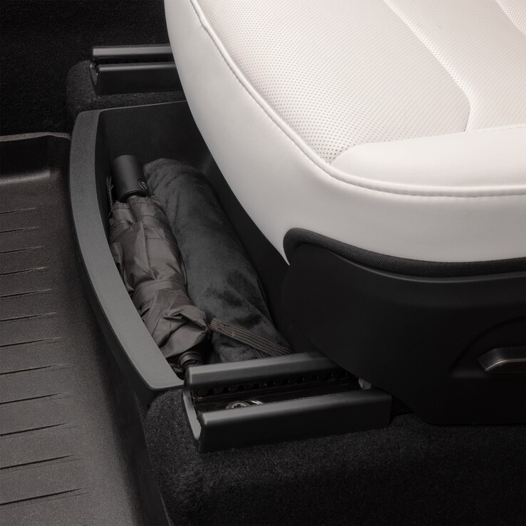 Bandeja de almacenamiento bajo el asiento del Model Y