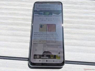 Xiaomi Redmi Note 10 con luz solar directa