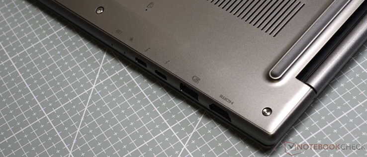 Lado izquierdo: 2 x Thunderbolt, USB-3-A, HDMI 
