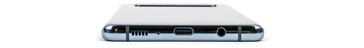 En la parte de abajo: Altavoz, micrófono, USB tipo C, toma de auriculares de 3,5 mm