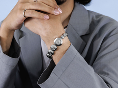 El Seiko Power Design Project Collection 1 (en la imagen) puede llevarse como pulsera, accesorio o simplemente como reloj. (Fuente de la imagen: Seiko)