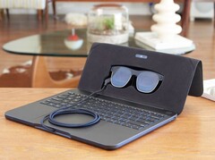 El Spacetop G1 cuenta con conectividad 5G, Bluetooth 5.3 y Wi-Fi 7. (Fuente de la imagen: Sightful)
