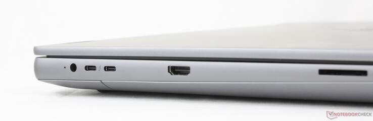 Izquierda: adaptador de CA, 2x USB-C Thunderbolt 5 con DisplayPort 2.1 + Power Delivery (80 Gbps), HDMI 2.1, lector de tarjetas SD