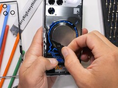 Sistema de refrigeración activa RedMagic 11 Pro al descubierto. (JerryRigEverything en YouTube)