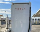 Una pila de Megacharger de Tesla (imagen: RodneyaKent/X)