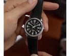 El Timex TW2Y12800JQ viene con una caja de tono plateado de 38 mm.