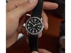 El Timex TW2Y12800JQ viene con una caja de tono plateado de 38 mm.