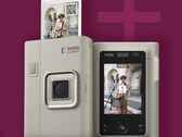 La cámara instantánea híbrida Fujifilm Instax LiPlay+ puede imprimir collages fotográficos utilizando imágenes tomadas con sus cámaras frontal y trasera. (Fuente de la imagen: Fujifilm)