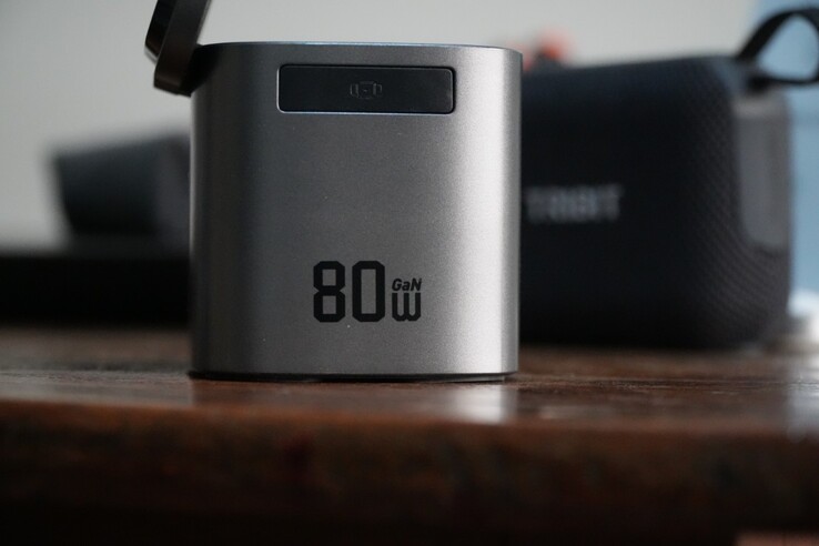 La estación de carga AceFast 6 en 1 ofrece una potencia máxima de 80 W