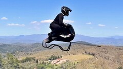 La Airbike puede alcanzar una velocidad de hasta 102 kiómetros por hora.  (Fuente de la imagen: Captura de pantalla del vídeo de pruebas de Volonaut)