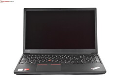 Review: Lenovo ThinkPad E15. La muestra de prueba suministrada por