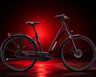 La bicicleta eléctrica District+ en el color «cobra blood»