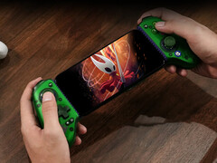 Hollow no oficial: Knight Silksong para móviles se actualiza a la versión 1.0.5b. En la imagen: el juego funcionando en un teléfono. (Fuente de la imagen: GameSir - editado)