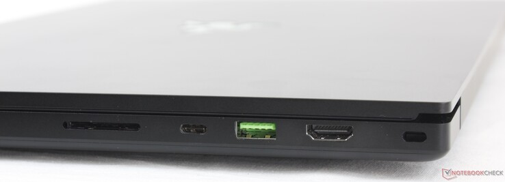 Derecha: Lector SD UHS-III, USB Tipo-C + Thunderbolt 3, USB 3.2 Gen. 2, HDMI 2.0b, bloqueo Kensington