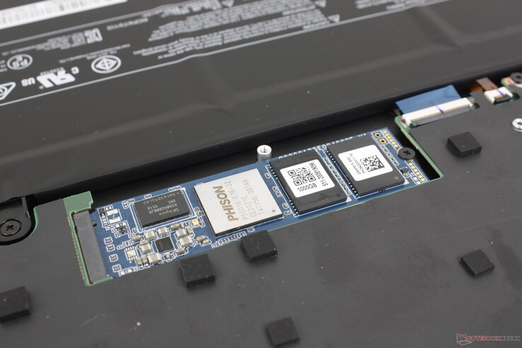 SSD M.2 2280 PCIe 4.0 extraíble. El sistema sólo admite una unidad interna