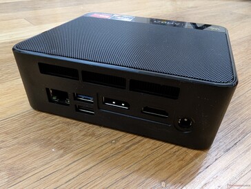 Trasera: Gigabit RJ-45, USB-A 3.2, USB-A 2.0, DisplayPort 1.4, HDMI 2.0