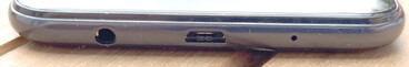 Parte inferior: conector de 3,5 mm, puerto USB para micrófono, micrófono.