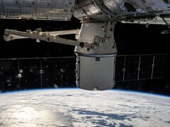 Imagen que muestra un satélite en órbita alrededor de la Tierra. (Fuente de la imagen: SpaceX-Imagery - Pixabay)