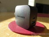 El nuevo cargador RP-PC144. (Fuente: Notebookcheck)