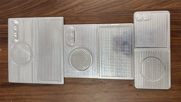 Las Galaxy Z Fold8, Galaxy Z Wide Fold y Galaxy Z Flip8, de izquierda a derecha, en sus estados desplegados.