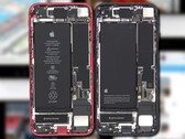 Apple el iPhone SE 2 (izquierda) comparado con el iPhone SE 3 (derecha). (Fuente de la imagen: PBKreviews/Apple - editado)