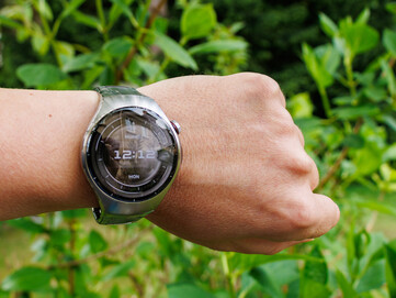 Reloj 5 (46 mm) al aire libre