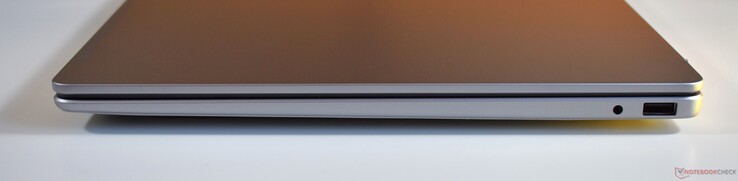 derecha: audio de 3,5 mm, USB-A 3.2 Gen 1