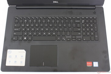 La luz de fondo del teclado no está disponible en la configuración más baja. Todos los modelos carecen de un lector de huellas dactilares, a diferencia del Inspiron 17 5770