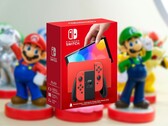 Nintendo lanzó la Switch OLED en octubre de 2021. (Fuente de la imagen: Nintendo, Ryan Quintel en Unsplash, editado)