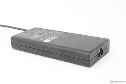 adaptador de CA de 245 W