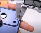 El probador de durabilidad Zack Nelson afirma que el "Scratchgate" del iPhone 17 Pro es real y culpa exclusiva de Apple's. (Fuente de la imagen: JerryRigEverything)