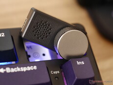 El pomo metálico es personalizable y desmontable. 