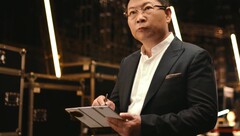 Mientras que el Mate XTs se lanzará antes que Apple's iPhone 17, el Samsung Galaxy tri-fold probablemente le seguirá a finales de septiembre. (Fuente de la imagen: Huawei)