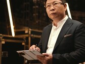 Mientras que el Mate XTs se lanzará antes que Apple's iPhone 17, el Samsung Galaxy tri-fold probablemente le seguirá a finales de septiembre. (Fuente de la imagen: Huawei)